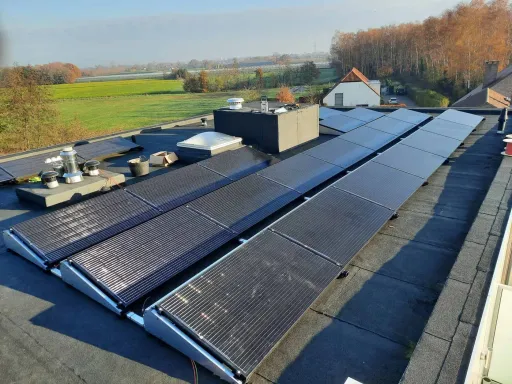 Zonnepanelen op plat dak